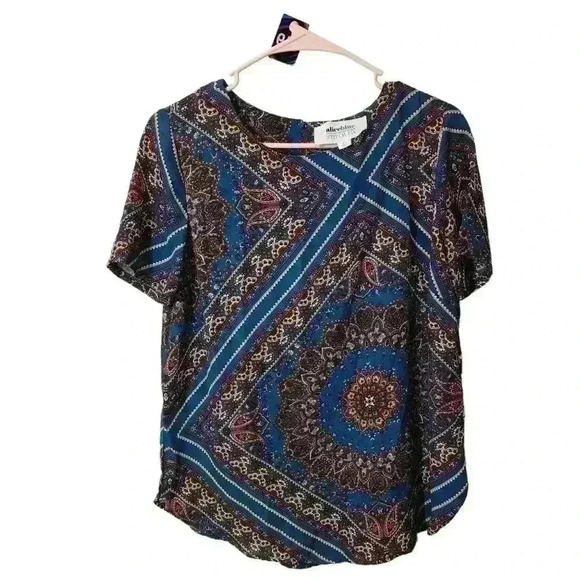264.Stitch fix exclusive  alice blue mandala rule blue flowy short sleeve  small - Picture 1 of 6